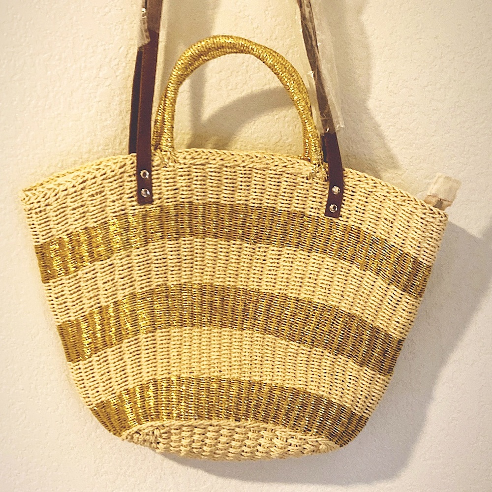 NWT LULU’S VENDOR STYLE WOVEN TOTE
GOLD